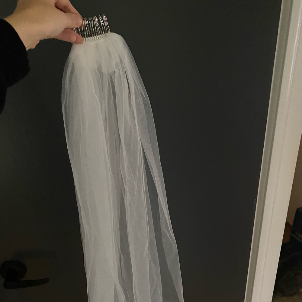Fingertip white veil - FREE add on!